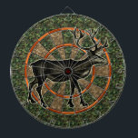 Tarnungs-Rotwild-Jäger Dartscheibe<br><div class="desc">Dieser Jagd themenorientierte Dartboard hat ein Bild Rotwild/des Rens,  das mit den großen Geweihen braun ist. Er hat auch ein grünes und braunes Camouflagemuster und wechselnden Schatten der Orange. Dieses ist ein großes Spielbrett für Outdoorsmen,  Jäger und Männer mit Tarnung-themenorientierten Mannhöhlen. Sehen Sie mehr Schwankungen unseres Speichers!</div>