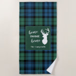 Tartan Christmas Clan Campbell Personalisiert Kari Strandtuch<br><div class="desc">Niedliches Zuhause-Süßes Zuhause Strandtuch können Sie leicht anpassen,  indem Sie auf den "Personalize"-Knopf,  Fühlen Hirsch Silhouette und Clan Campbell tartan in grün und blau Karo. Macht ein großartiges Geschenk für die Hauswärmung</div>