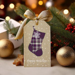 Tartan Christmas Strumpf Eggplant und Green ID209 Geschenkanhänger<br><div class="desc">Dieses bezaubernde Geschenketikett ist so konzipiert, dass es handgefertigt aussieht. Der weihnachtliche Strumpf ist in einem originellen Tartan-Muster mit Auberginen- und Grüntönen gehalten. Der Hintergrund ist die Farbe von Kraftpapier mit winzigen Schneeflocken. Skripttext von 'Happy Holidays' ist optional und kann gelöscht oder geändert werden, um Ihren Lieblingsgrüße zu erhalten. Suchen...</div>