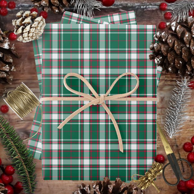 Tartan - Feuilles de papier vert blanc et rouge en (Tartan - Green White and Red Wrapping Paper Sheets by Leapfroglisics Shop)