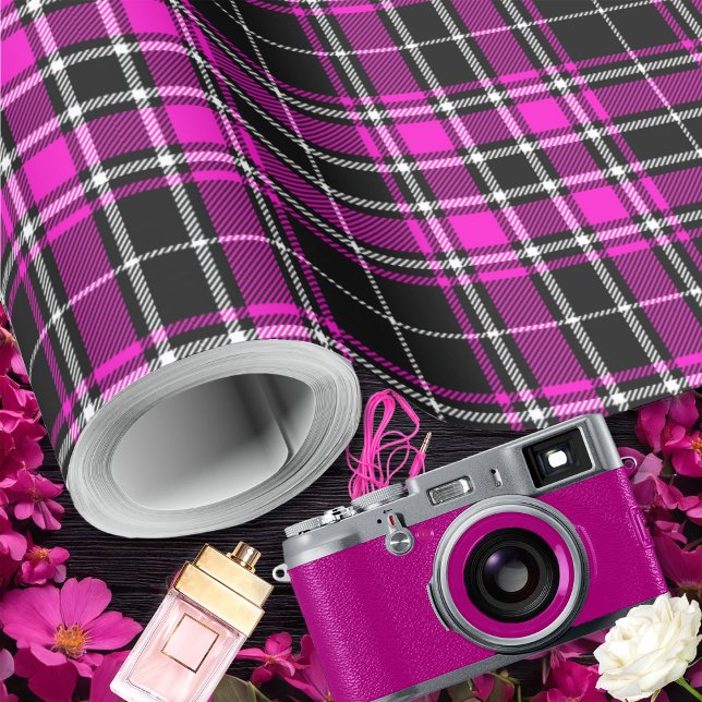 Tartan - Schwarz-heiß-rosa-weiß Geschenkpapier (Tartan - Black-Hot Pink-White Wrapping Paper by Leapfroglisics Shop)