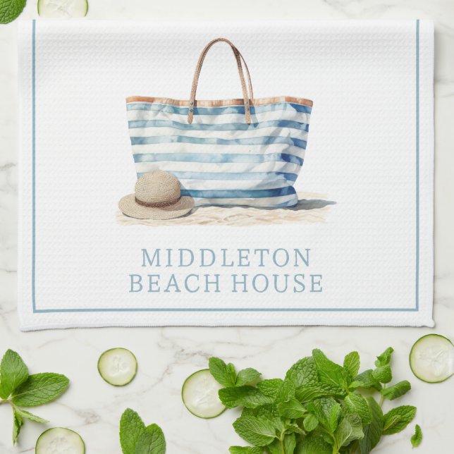 Tasche am Strand zwischen blau und weiß Streifen Geschirrtuch (Gefaltet)