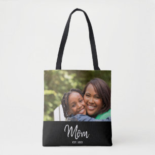 Tasche mit Schriftzug 'Mom Established' in Schwarz
