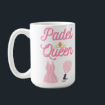Tasse<br><div class="desc">Die Tasse Padel Queen erinnert alle, die das Gericht beherrschen, daran, ob Sie sich vor einem Spiel anheizen oder nach einem Sieg abschalten. Diese Tasse eignet sich perfekt für Ihren Morgenkaffee oder Nachspiel-Tee und eignet sich perfekt für die wahre Königin des Paddels. Mit seinem kühnen Design und seinem regalen Ambiente...</div>