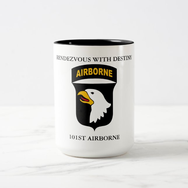 TASSE 2 COULEURS 101E AIRBORNE RENDEZVOUS AVEC DESTINY  (Centre)