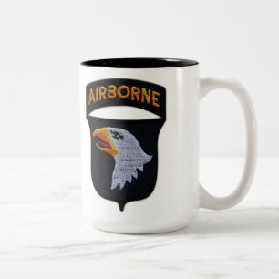 Tasse 2 Couleurs 101st vétérinaires criards aéroportés de vét
