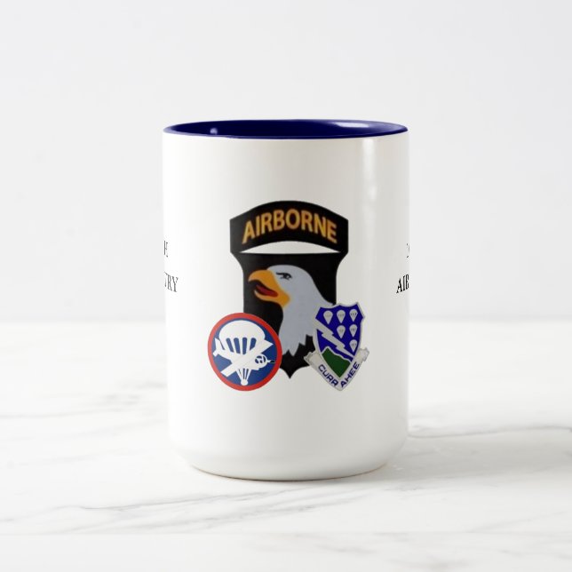 TASSE 2 COULEURS 506TH L'INFANTERIE ATTAQUENT (Centre)