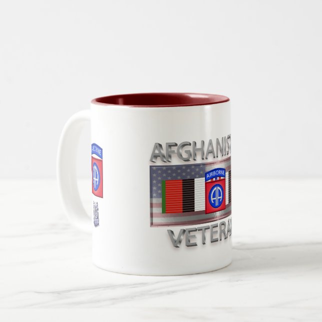 Tasse 2 Couleurs 82e division aérienne Vétéran afghan (Devant gauche)