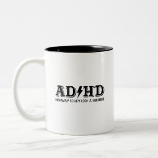 Tasse 2 Couleurs AD/HD : Autoroute pour aller chercher un café écur