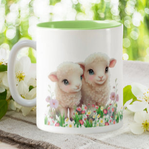 Tasse 2 Couleurs Agneau mignon dans le jardin de fleurs personnalis