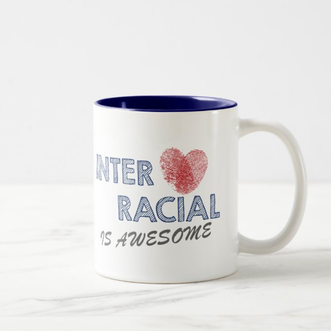 Tasse 2 Couleurs Amour mélangé interracial de couples (Droit)