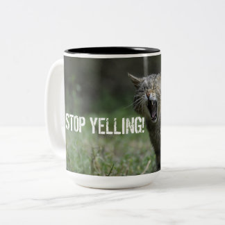 Tasse 2 Couleurs "ARRÊTEZ DE VOYAGER" dit tout ça dans cette tasse.