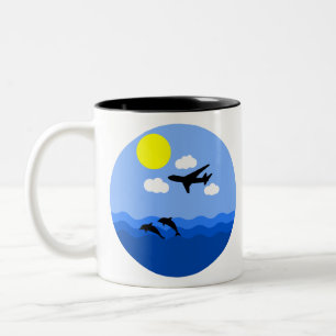 Tasse 2 Couleurs avion survolant l'eau avec des dauphins