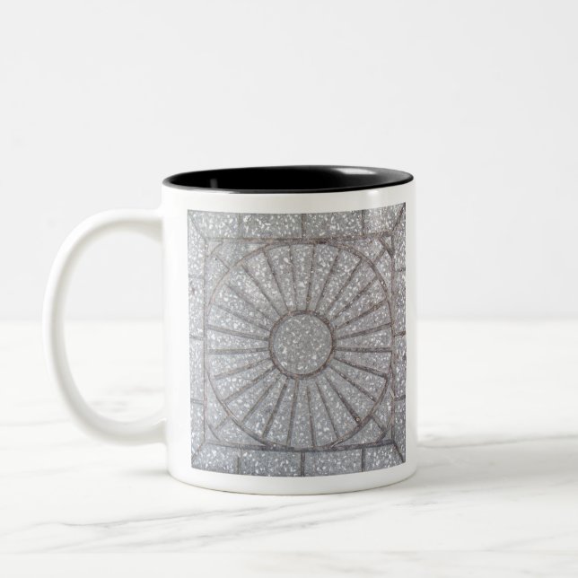 Tasse 2 Couleurs Béton avec un soleil sculpté dessus (Gauche)