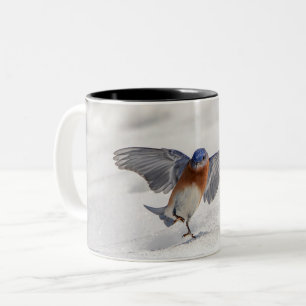 Tasse 2 Couleurs Bluebird oriental dansant dans la neige