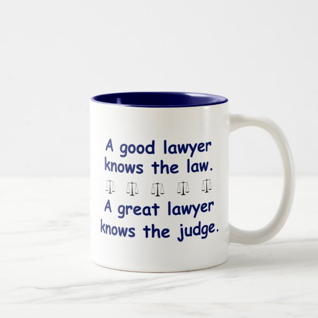 Tasse 2 Couleurs Bon/grand avocat (Droit)