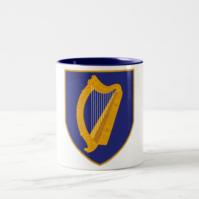 Tasse 2 Couleurs Brian Boru Harp - Symbole d'Irlande (Centre)
