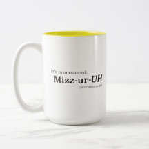 C’est prononcé Mizz-ur-UH {PAS Mizz-ur-EE}