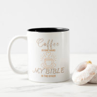 Café dans une main, ma Bible dans l'autre