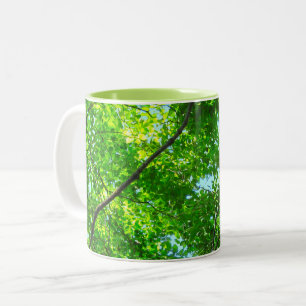 Tasse 2 Couleurs Canopée verte, Branches feuillues avec ciel bleu