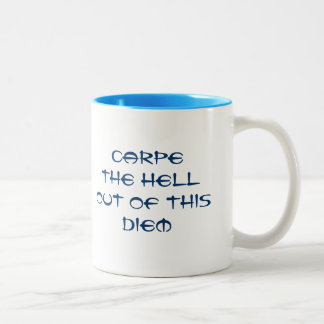 Tasse 2 Couleurs Carpe l'enfer hors de ce Diem