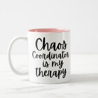 Tasse 2 Couleurs Chaos Coordonnateur est ma thérapie