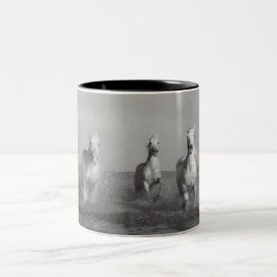 Tasse 2 Couleurs Chevaux, chevaux sauvages, noirs et blancs