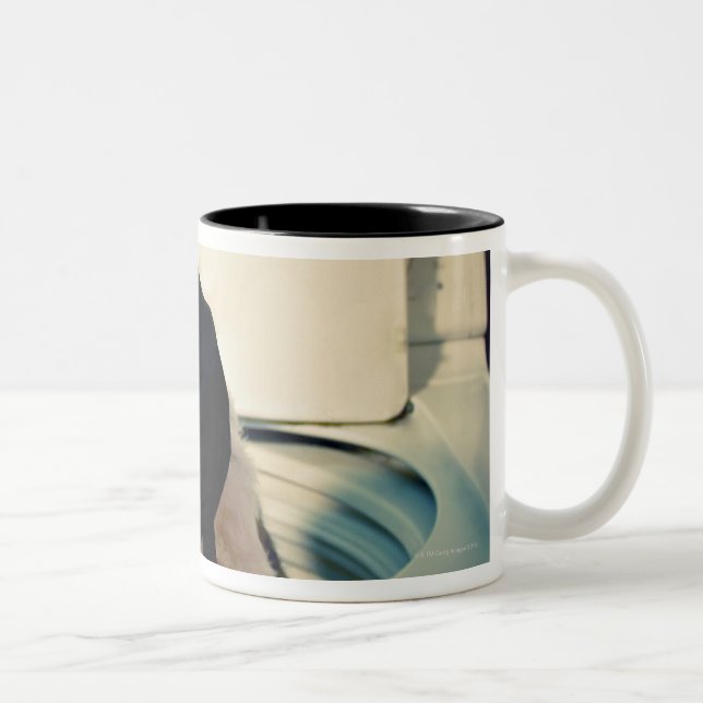Tasse 2 Couleurs Chien aidant avec le lavage (Droit)