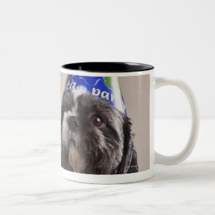 Tasse 2 Couleurs Chien ayant l'anniversaire