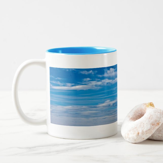 Tasse 2 Couleurs Ciel bleu avec flux nuageux (Avec donut)