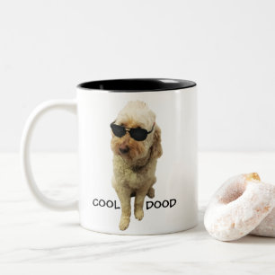 Tasse 2 Couleurs Cool Dood, Goldendoodle avec lunettes de soleil su