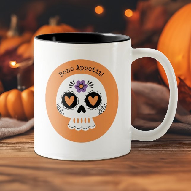 Tasse 2 Couleurs Cute crâne de sucre Halloween (Celebrate Halloween with this cute sugar skull mug. Personalize it with your own text.)