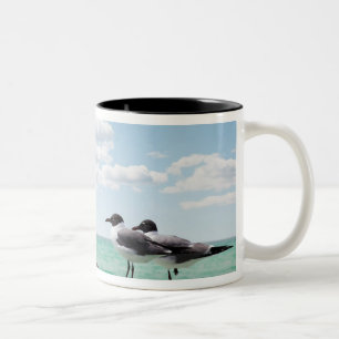 Tasse 2 Couleurs Deux mouettes se reposant sur un arbre mort