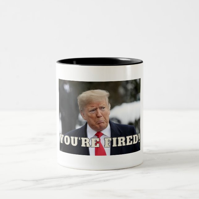 Tasse 2 Couleurs Donald Trump, tu es renvoyé !Mug (Centre)