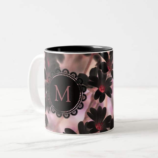 Tasse 2 Couleurs Elegant Black Lilac Flowers Monogram (Devant gauche)