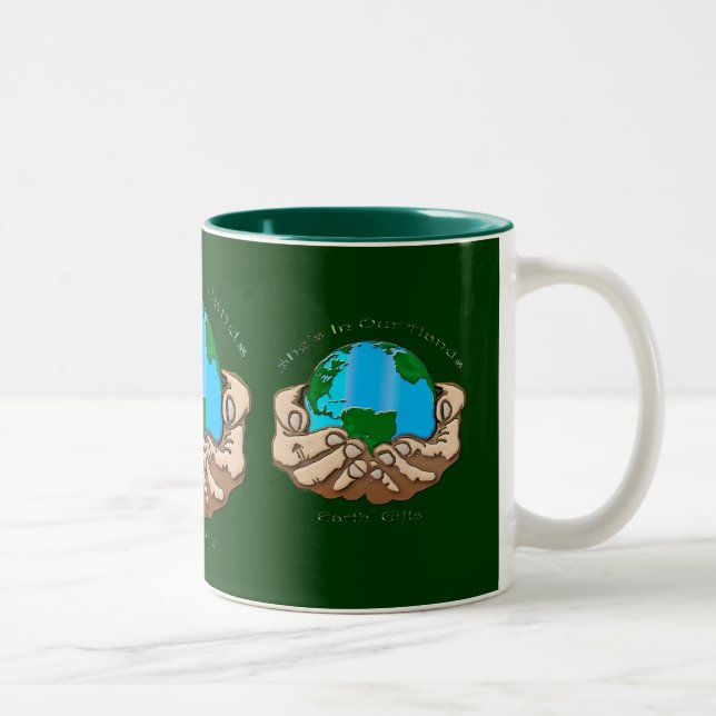 Tasse 2 Couleurs ELLE EST DANS NOTRE collection MAINS (Droit)