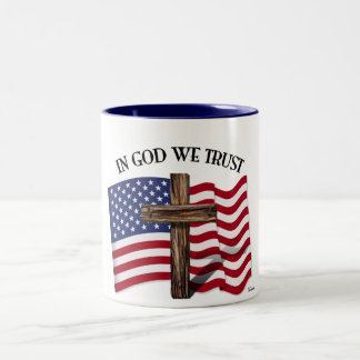 Tasse 2 Couleurs En Dieu nous faisons confiance à la croix robuste 
