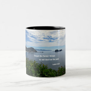 Tasse 2 Couleurs Ésaïe 43:18 Oublie les choses précédentes; ne...