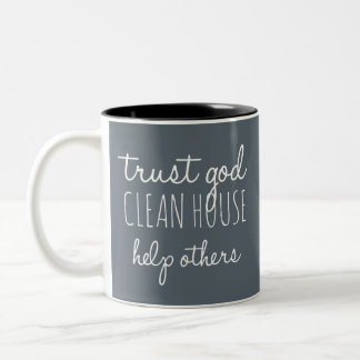 Tasse 2 Couleurs Faites confiance à Dieu, la maison propre, aidez l