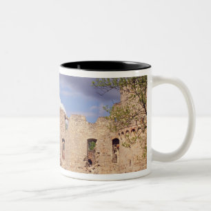 Tasse 2 Couleurs Filles lettones en tenue traditionnelle, chantant