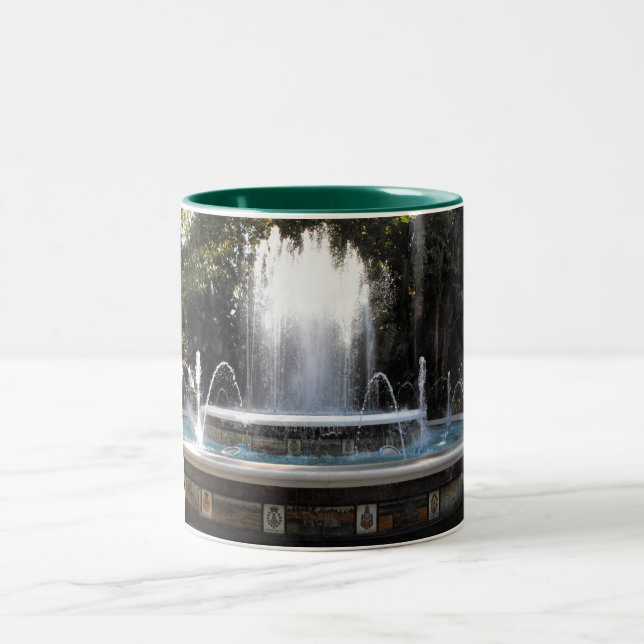 Tasse 2 Couleurs Fontaine à Marbella en Espagne. (Centre)