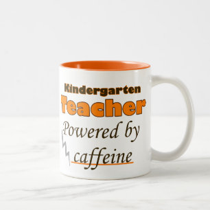 Tasse 2 Couleurs Gardes d'enfants Teacher Powered by caffeine