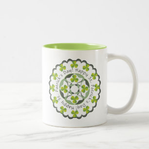 Tasse 2 Couleurs Graphique celtique de trèfle de shamrocks du jour