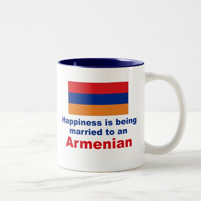 Tasse 2 Couleurs Heureusement marié à un Arménien (Droit)