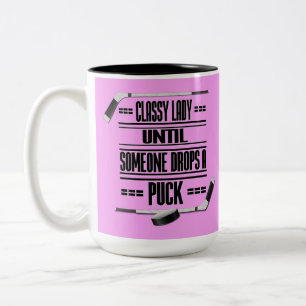 Tasse 2 Couleurs Humour de hockey féminin classique rose