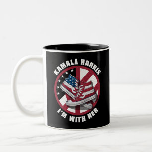 Tasse 2 Couleurs Kamala Harris Je suis avec Son Converse Patriotiqu