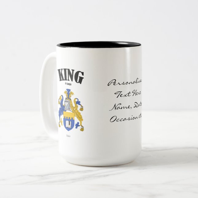 Tasse 2 Couleurs King Family Crest, Traduction & Signification (Devant gauche)
