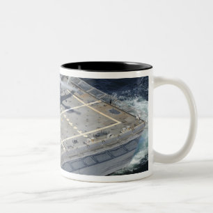 Tasse 2 Couleurs La liberté littorale d'USS de bateau de combat
