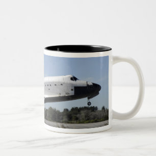 Tasse 2 Couleurs La navette spatiale l'Atlantide atterrit