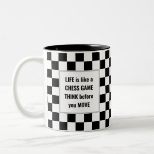 Tasse 2 Couleurs La vie est comme une partie d'échecs Texte sur fon